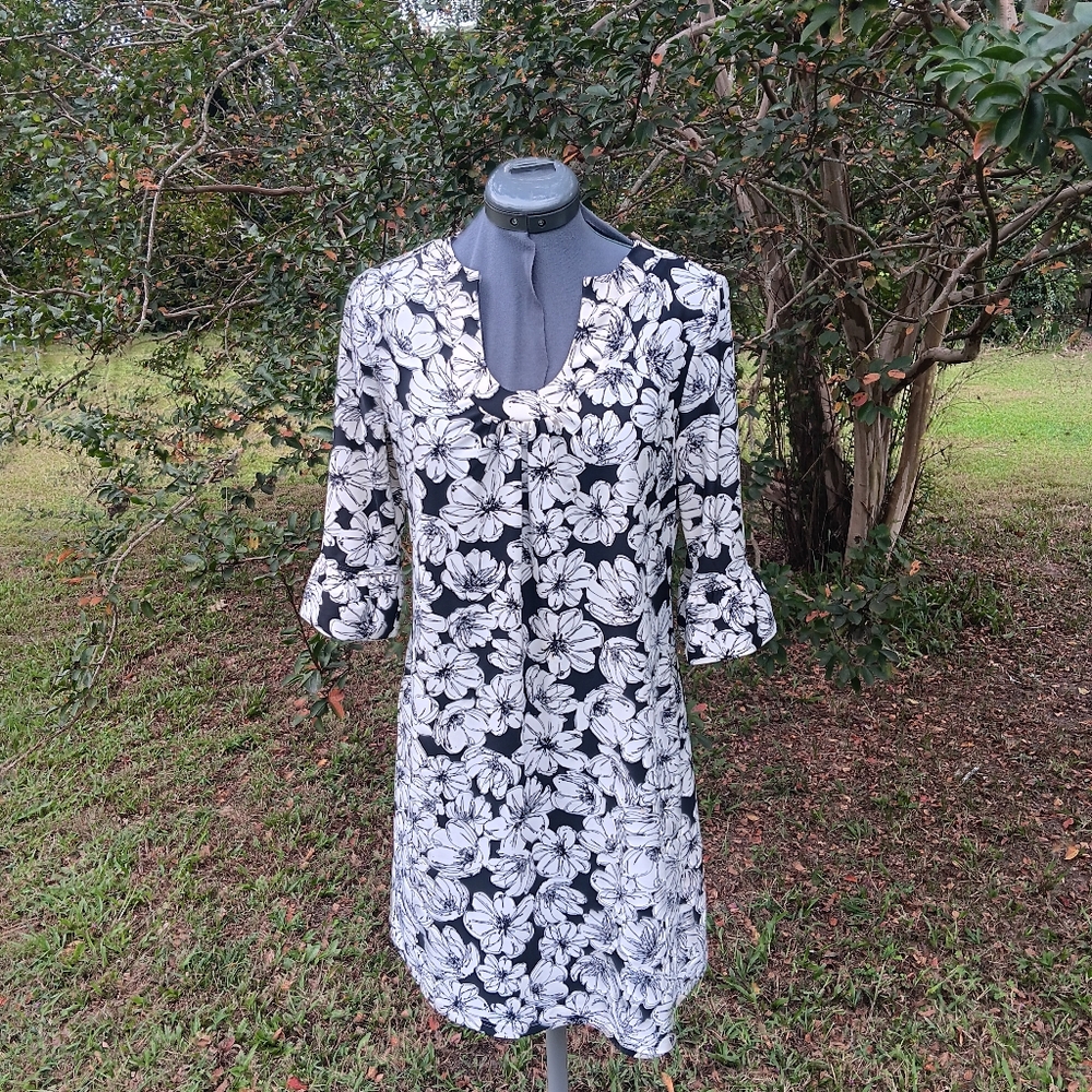 ARYEH Black And White Stretchy Floral Dress M